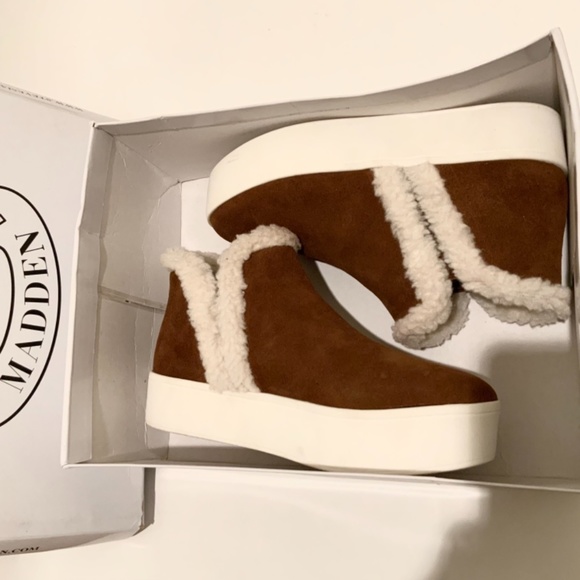 Steve Madden Fern Bootie Brown Suede Leather White Fur Ankle Fashion Winter Boot - Picture 5 of 7